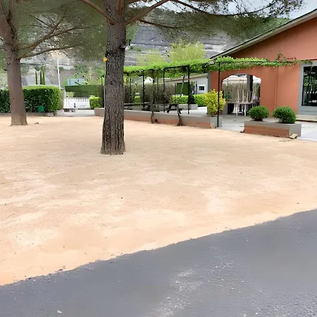 A Avec Piscine Partagee Et Vue Montagne Holiday home *