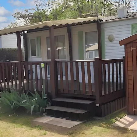 A Avec Piscine Partagee Et Vue Montagne Holiday home