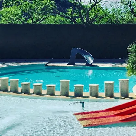 A Avec Piscine Partagee Et Vue Montagne Holiday home *