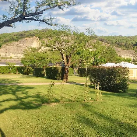 A Avec Piscine Partagee Et Vue Montagne Holiday home *